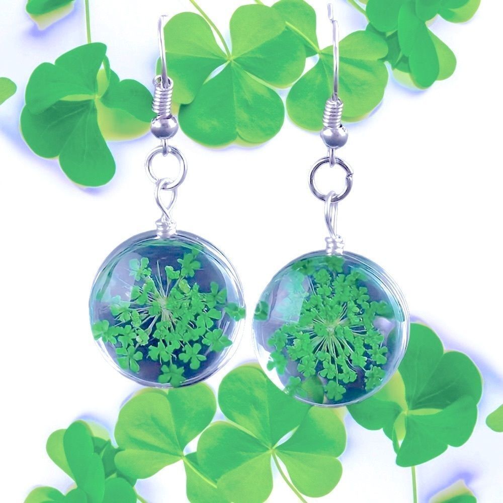 NWT DELICATE DRIED FLOWER DROP EARRINGS IN SHAMROCK GREEN ☘️
